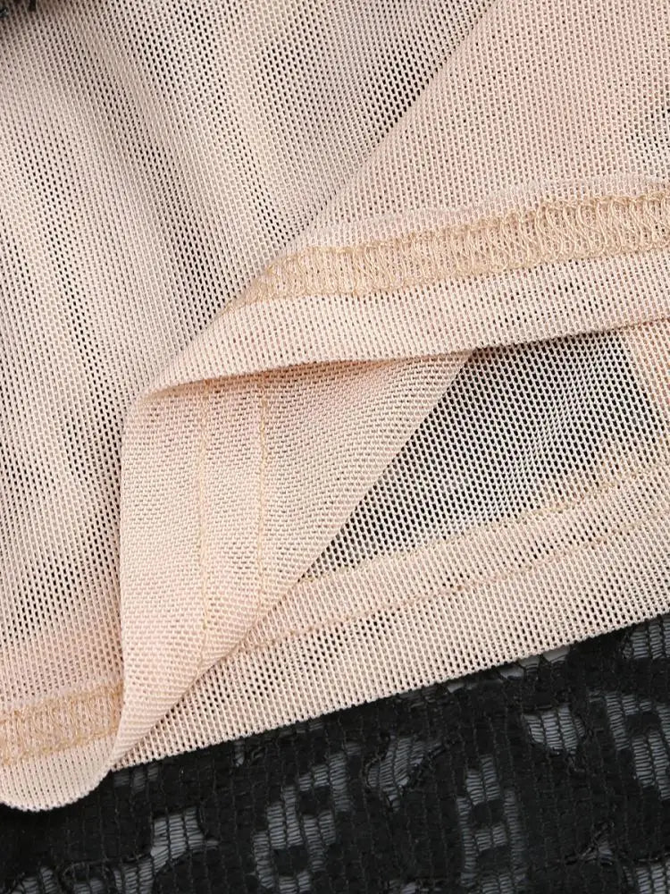 Levoire | Robe mini à corset en dentelle élégante