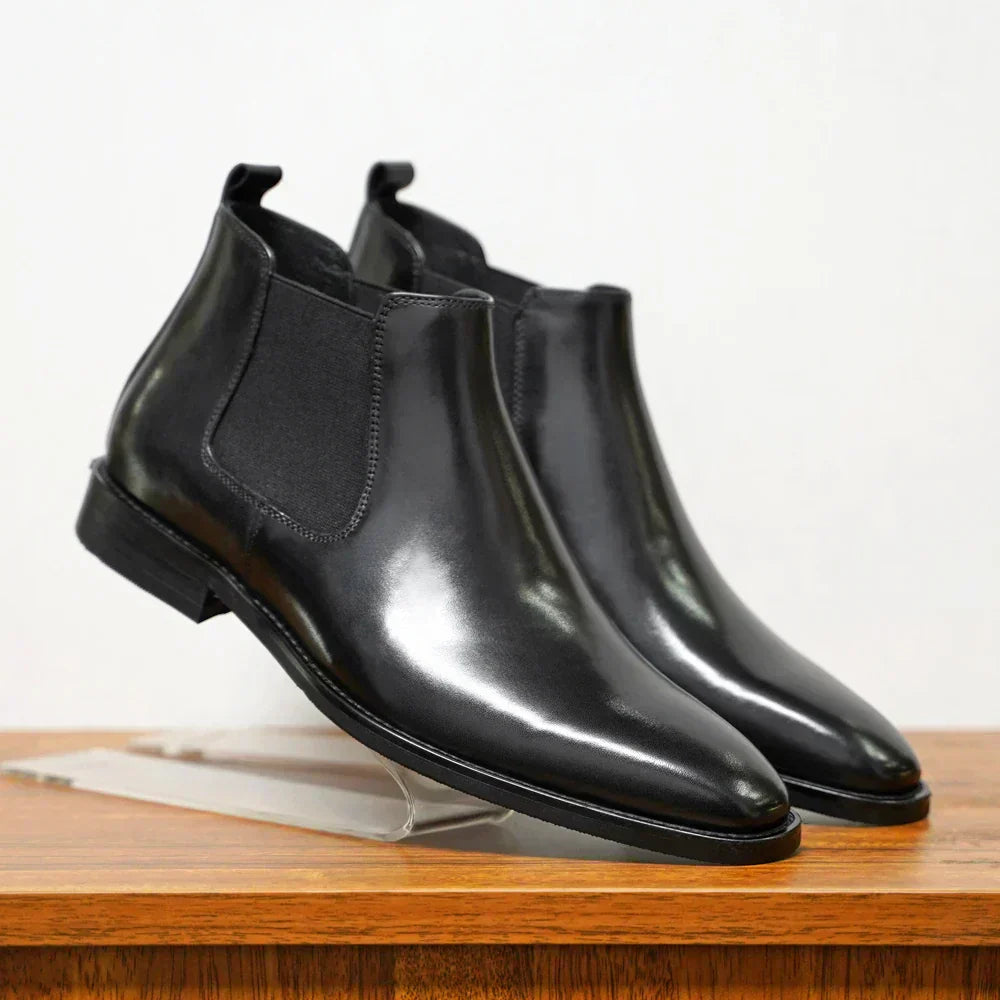 Levoire | Bottes en cuir avec une coupe moderne Noir