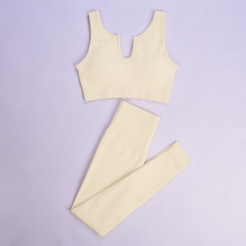 Levoire | Ensemble De Sport Complet Avec Décolleté Décoratif Et Leggings Longs Beige