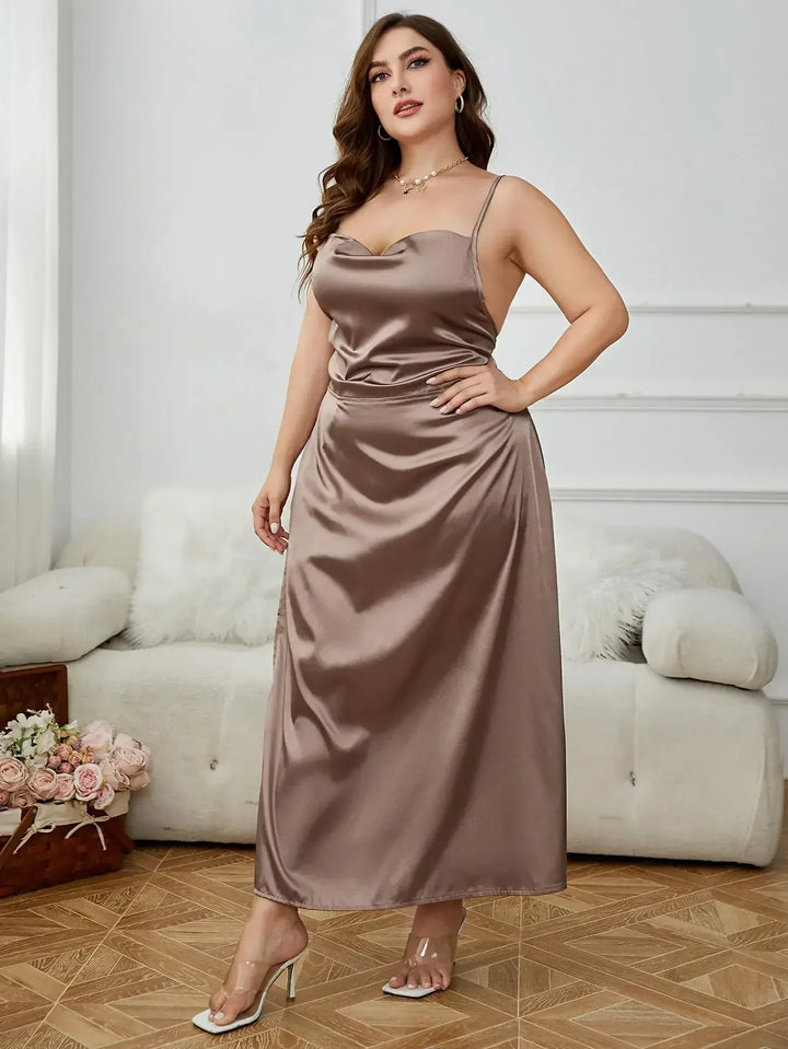 Levoire | Robe Longue En Satin Grande Taille Avec Dos Découpé