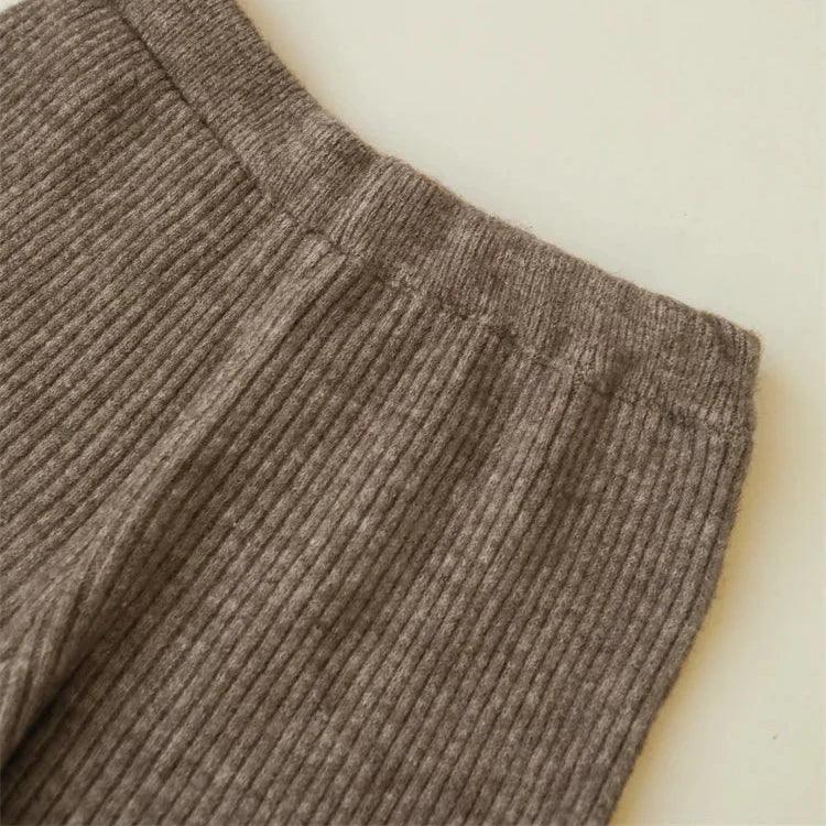 Levoire | Écharpe En Cachemire Prête Pour Le Bureau Et Pantalon Taille Haute Dans L'Ensemble Assorti