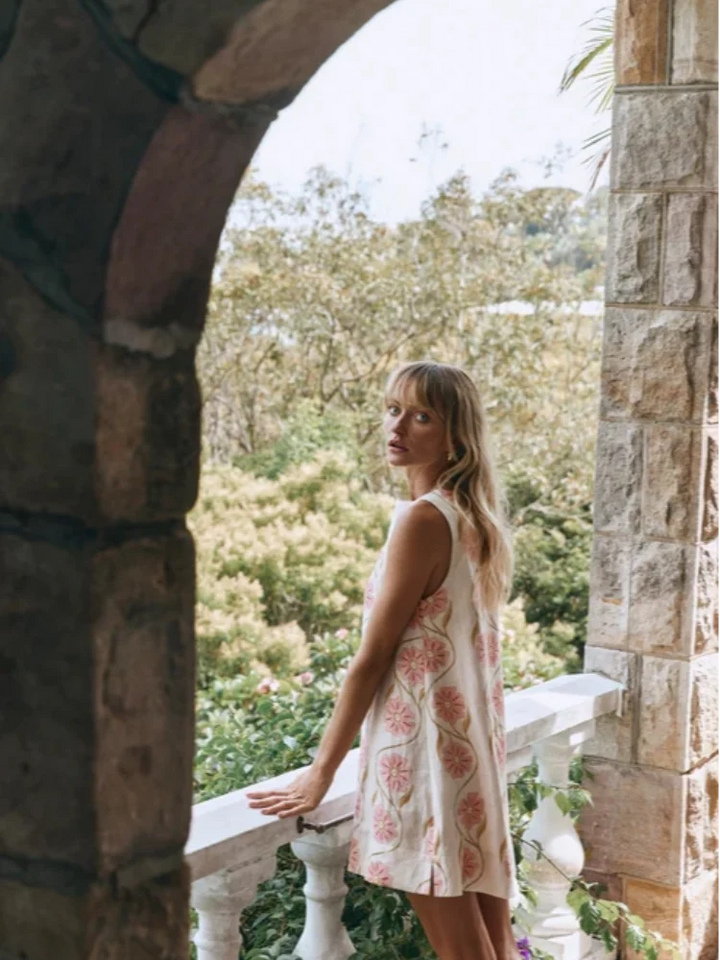 Levoire | Élégante Robe Avec Motif Floral Et Fente Délicate