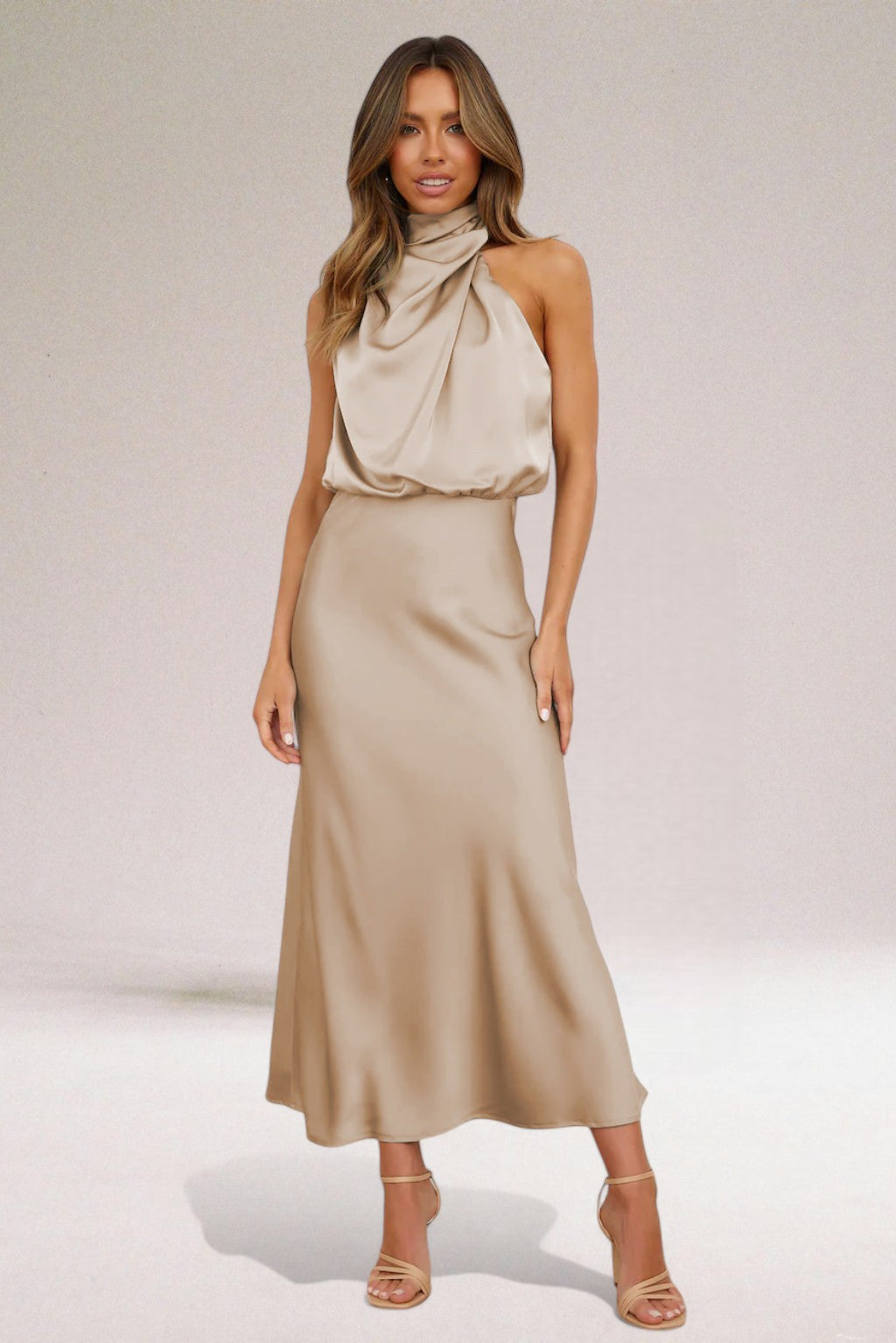 Levoire | Tenue en satin glamour Beige