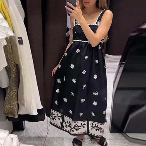 Levoire | Robe noire fleurie gracieuse