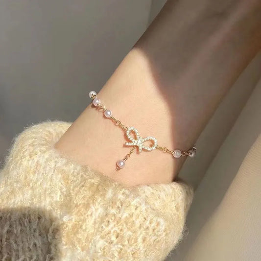 Levoire | Bracelet Élégant En Perles Avec Nœud En Cristal 1