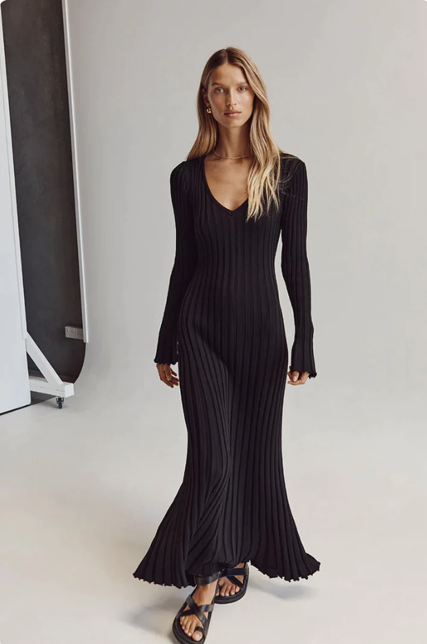 Levoire | Robe mi-longue à encolure en V et manches