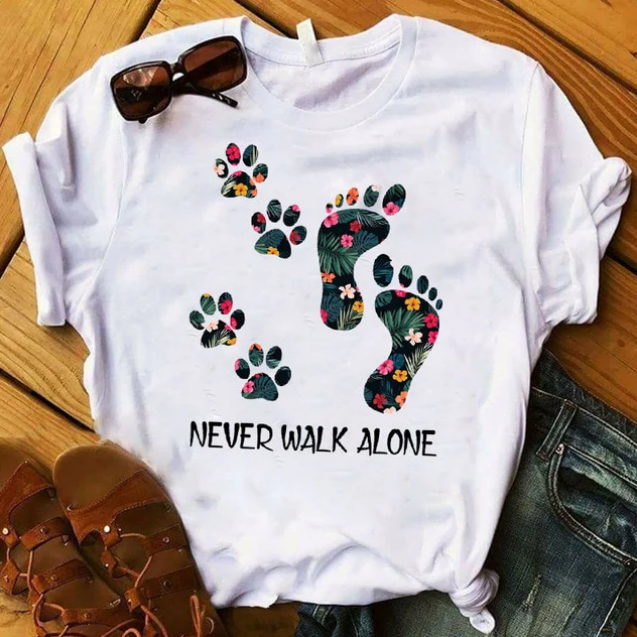 Levoire | Walk Alone | T-Shirt Pour Amoureux Des Animaux Conception colorée Blanc