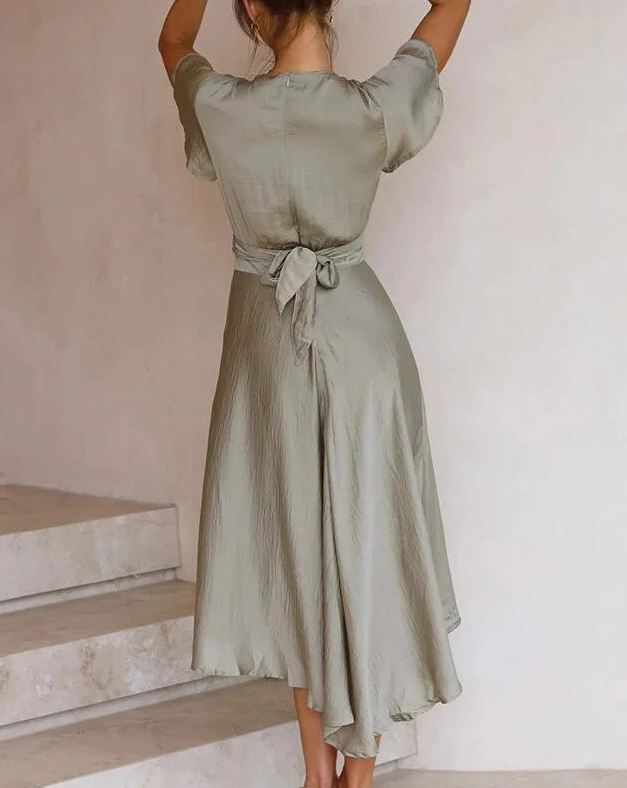 Levoire | Robe Élégante À Décolleté En V Avec Des Manches Papillon