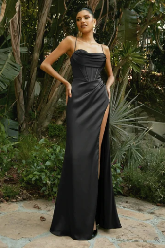 Levoire | Robe Maxi Slim-Fit Avec Tapis Ouvert Et Fente Noir