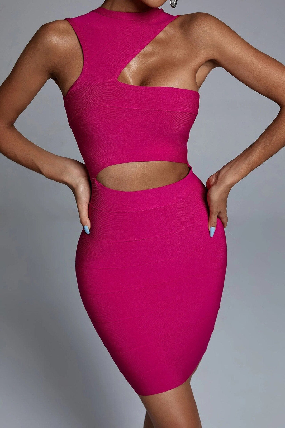 Levoire | Robe Mini Bodycon À Épaule Dégagée Avec Poitrine Creuse
