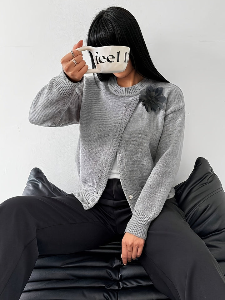 Levoire | Pull En Tricot Élégant Avec Accent Floral Gris