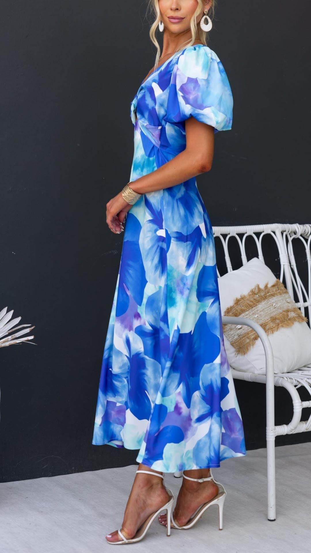 Levoire | Robe Élégante Pour Femmes Avec Des Fleurs