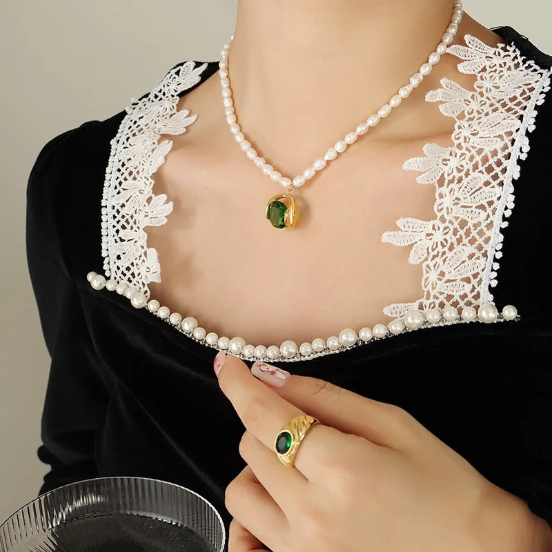 Levoire | Collier Élégant En Perles Avec Pendentif En Zircon Vert