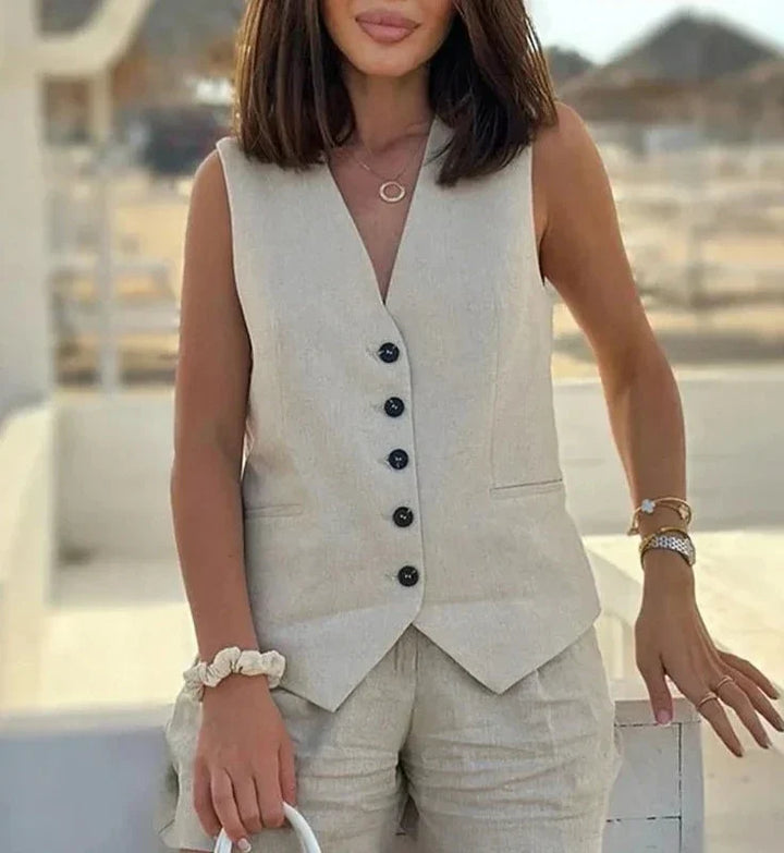 Levoire | Ensemble D'Été Élégant Pour Femmes Avec Haut À Décolleté En V Et Shorts Beige