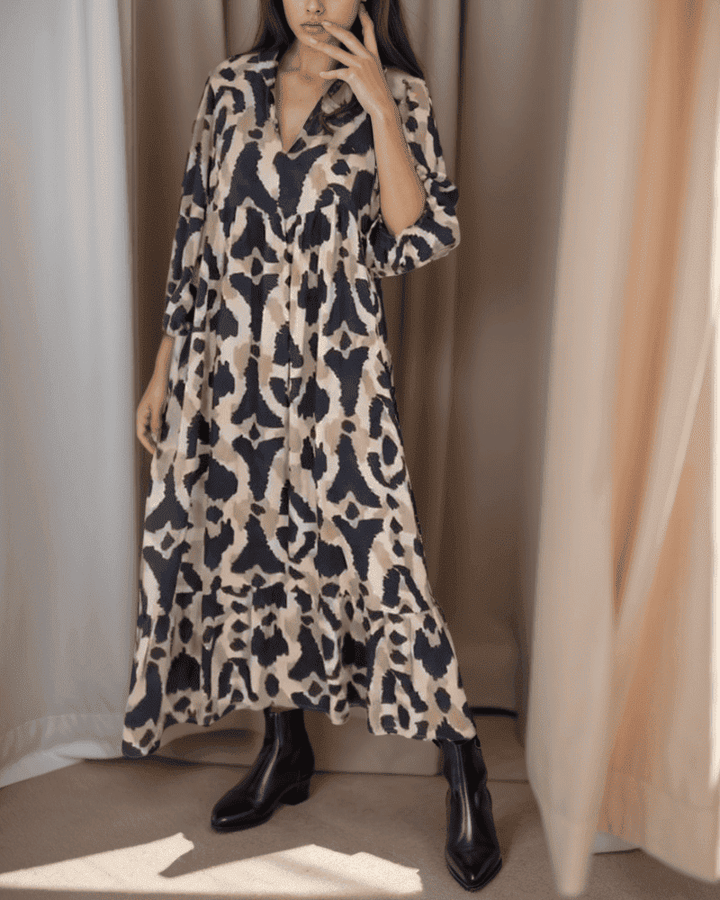 Levoire | Robe Longue Imprimée Décolleté En V Élancée Et Élégante