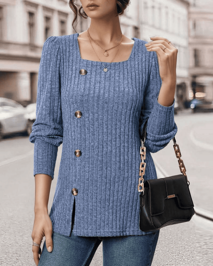 Levoire | Une Blouse À Encolure Carrée Et Bouton Bleu