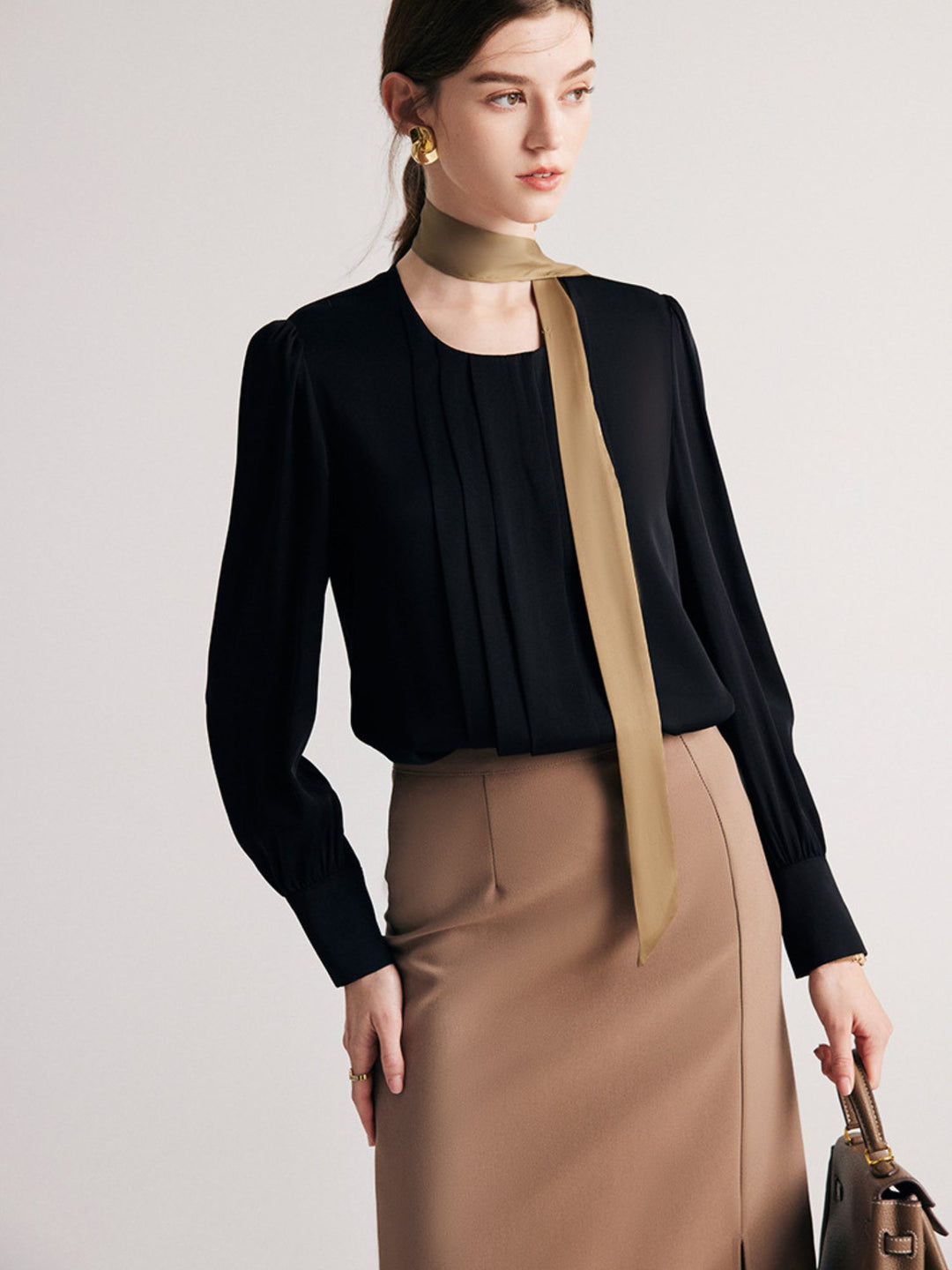 Blouse en Soie Col Rond avec Volants sur le Buste