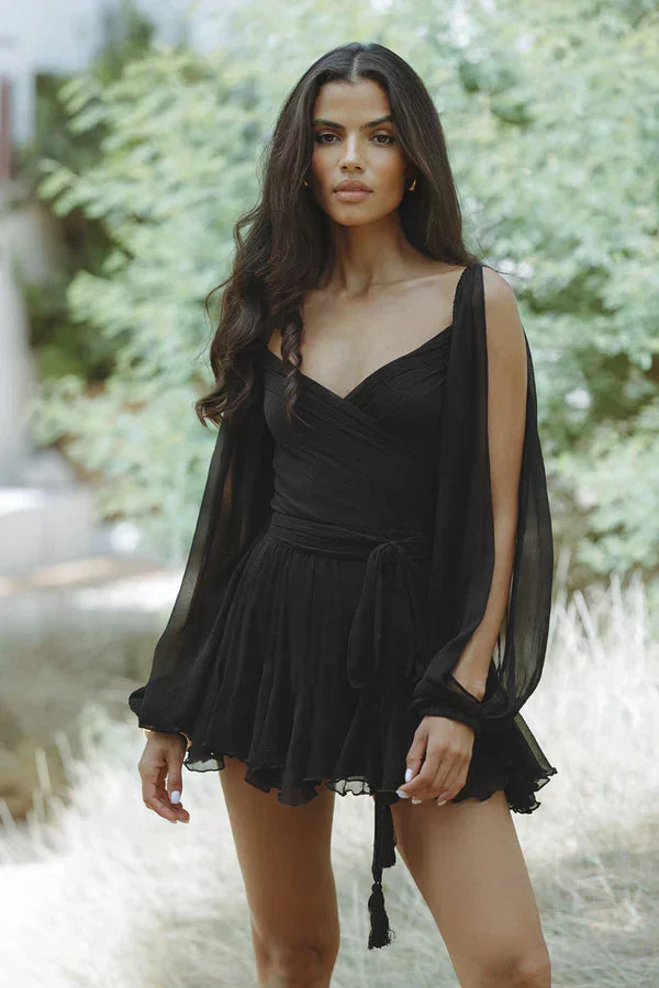 Levoire | Robe Levoire | Avec Des Manches Fluides Et Un Décolleté En V Noir