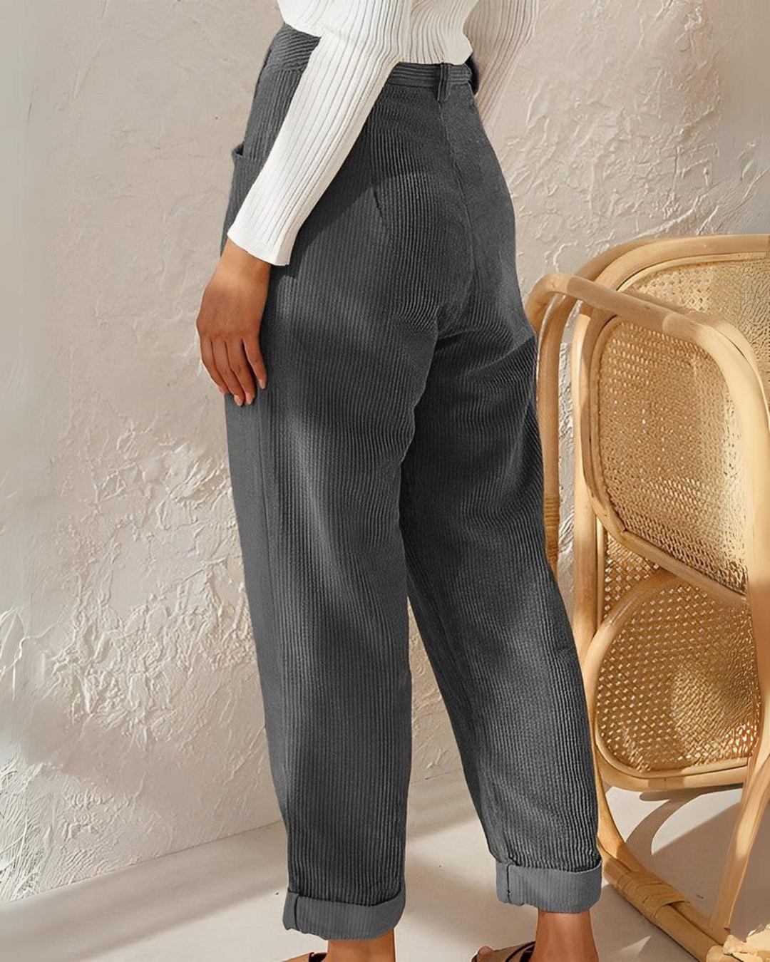 Levoire | Pantalon en velours côtelé taille haute avec attache Gris