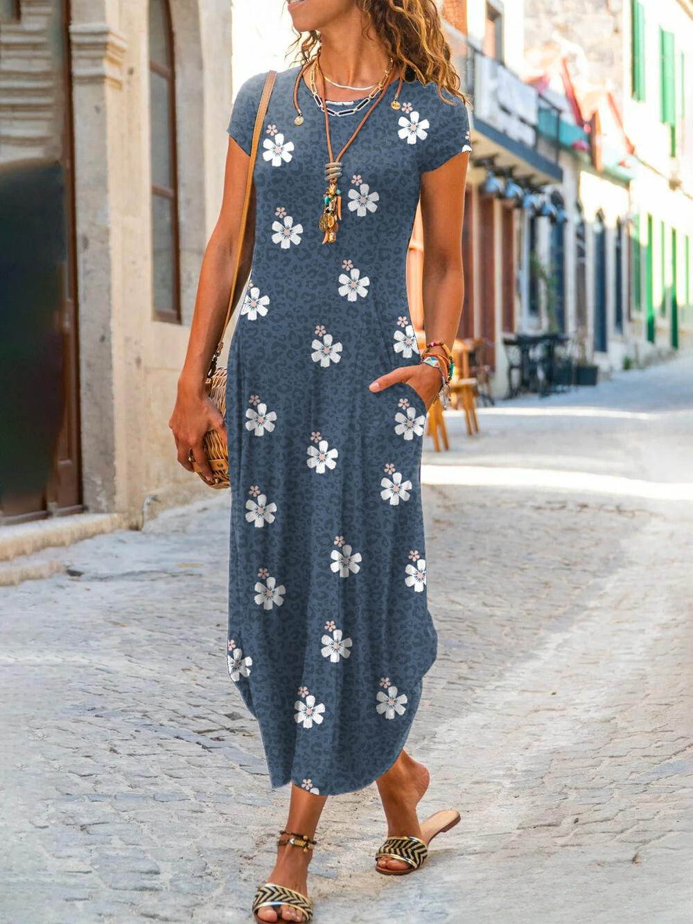 Levoire | Robe florale décontractée à manches courtes avec col rond et raccords surdimensionnés Bleu