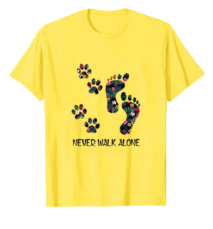 Levoire | Walk Alone | T-Shirt Pour Amoureux Des Animaux Conception colorée Jaune