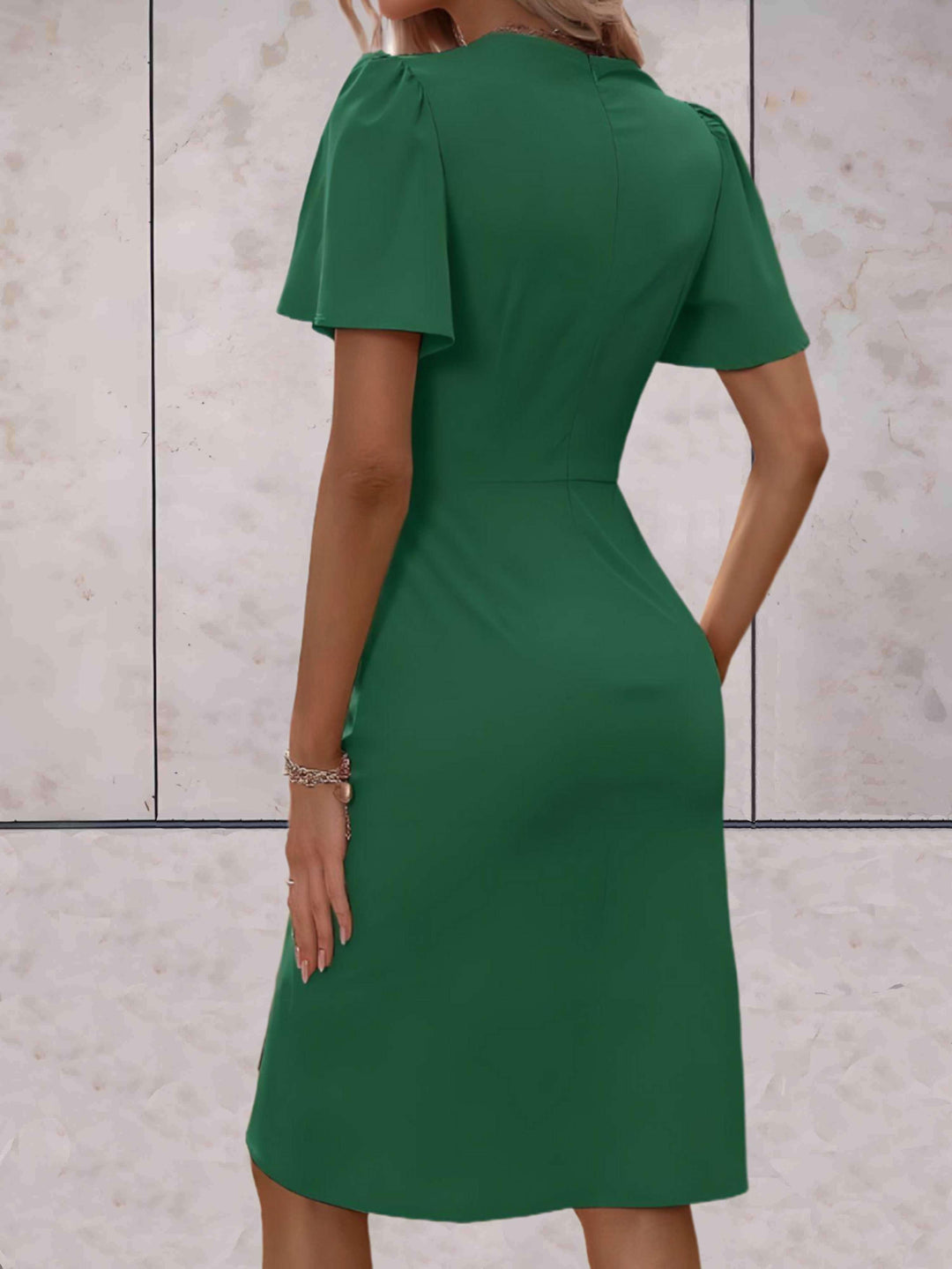 Levoire | Robe Élégante À Col En V Avec Manches Papillon, Mi-Genou