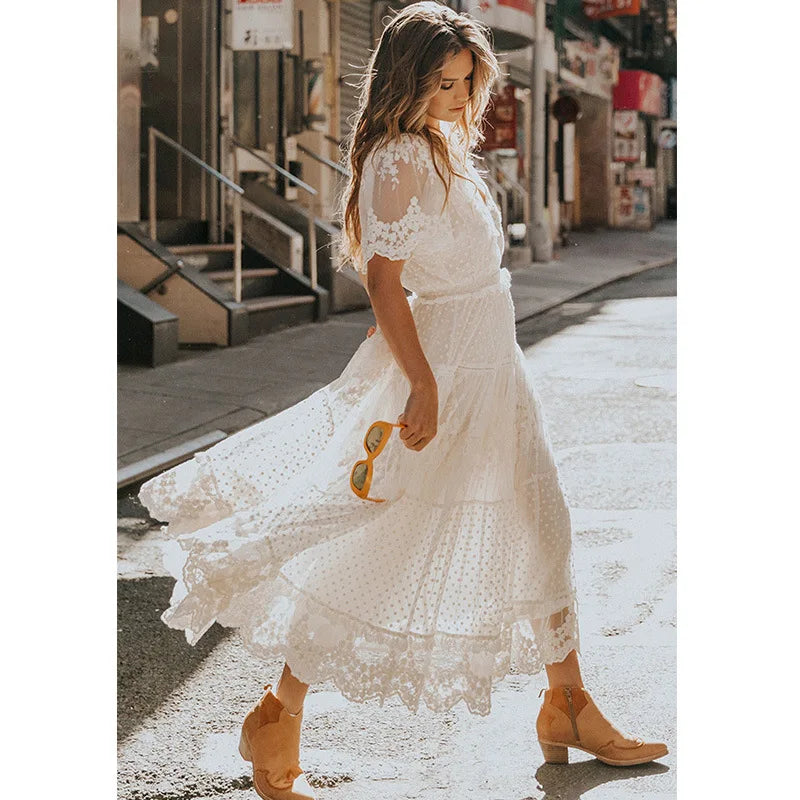 Levoire | Charmant V Décolleté Maxi Robe Avec Dentelle Florale Et Fermeture À Boutons
