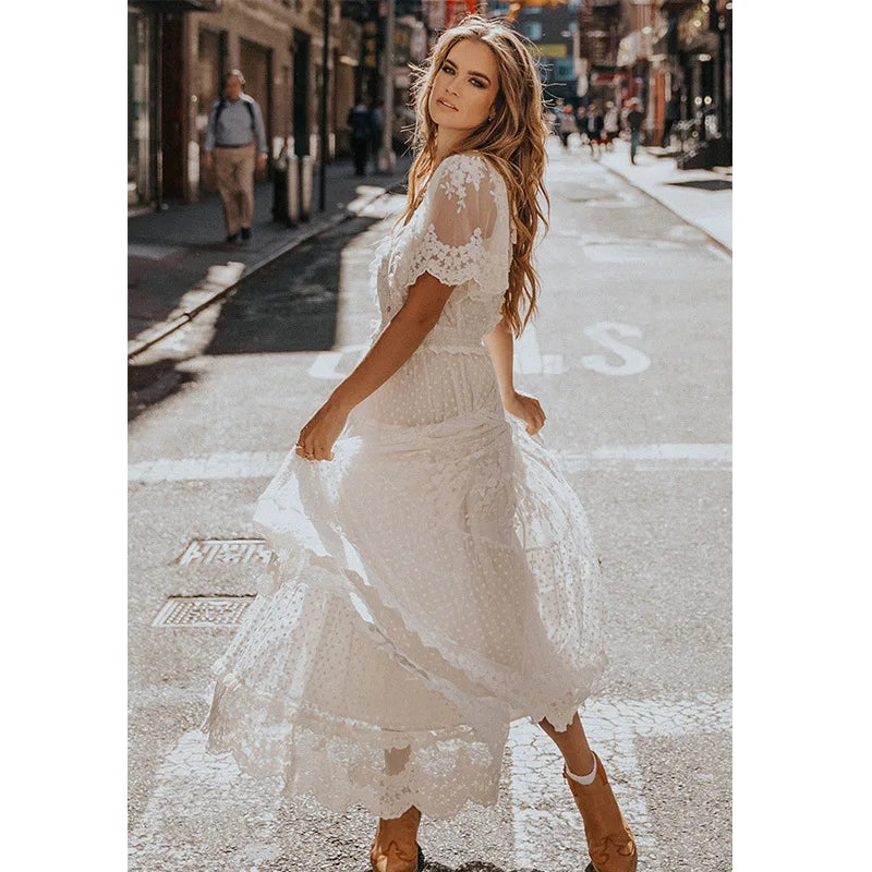 Levoire | Charmant V Décolleté Maxi Robe Avec Dentelle Florale Et Fermeture À Boutons