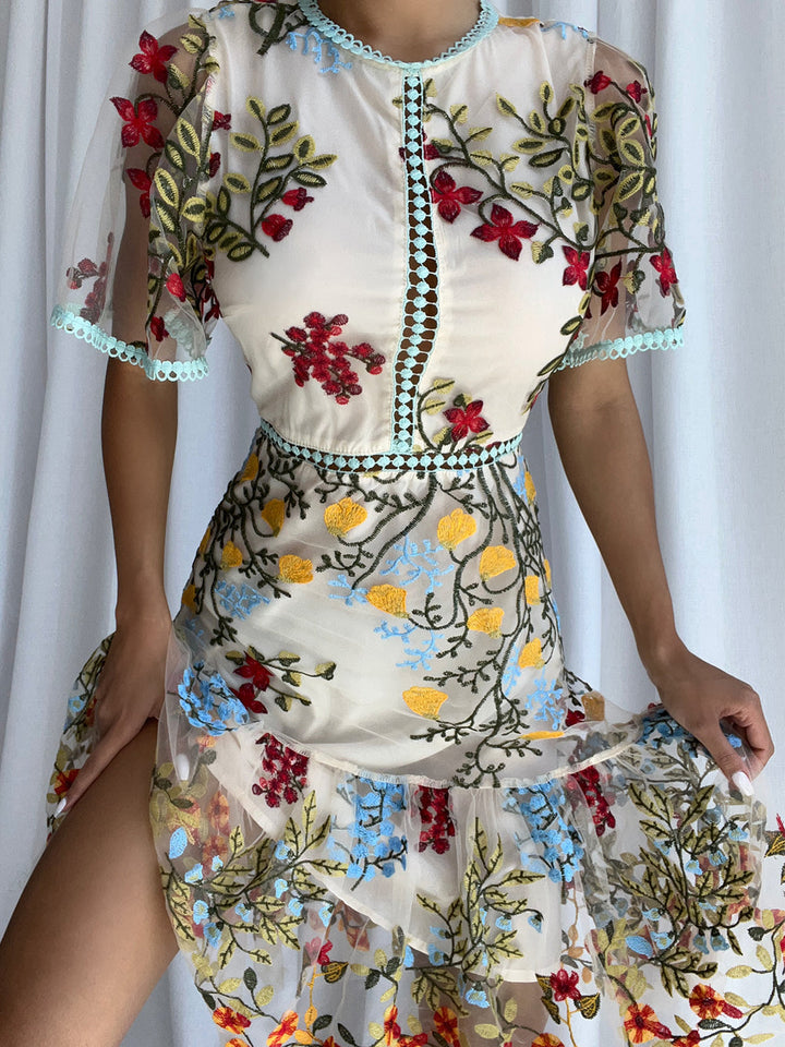 Levoire | Robe mini à fleurs en blanc Abricot