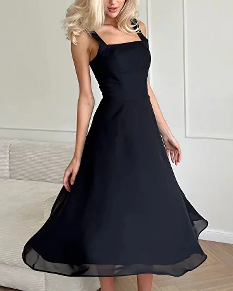 Levoire | Robe élégante en mousseline de soie à encolure carrée et de couleur unie