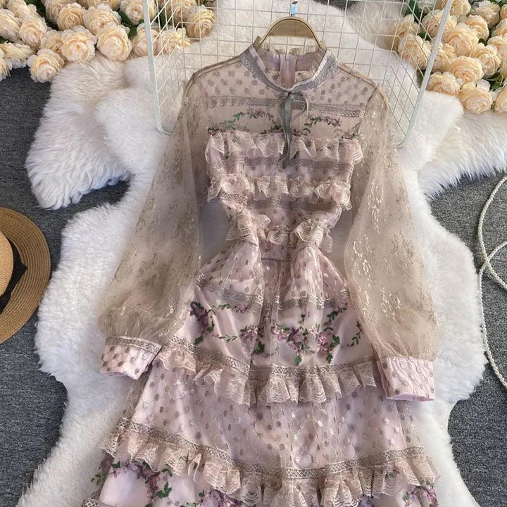 Levoire | Robe élégante avec des œillets en dentelle brodés