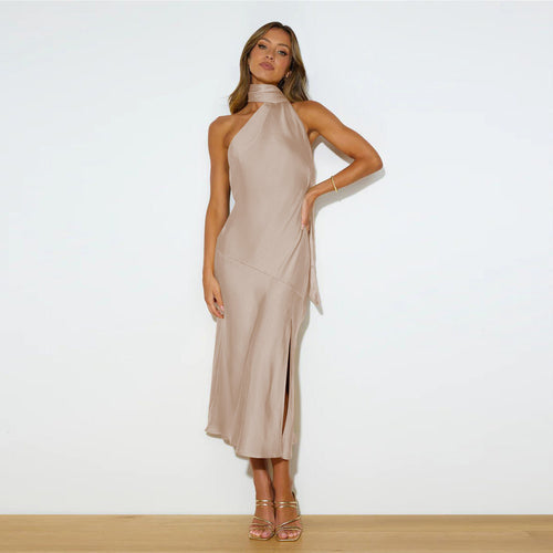 Levoire | Robe élégante en satin fendue