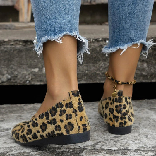 Levoire | Chaussures à talon bas en daim pour femmes – motif léopard et confort élégant