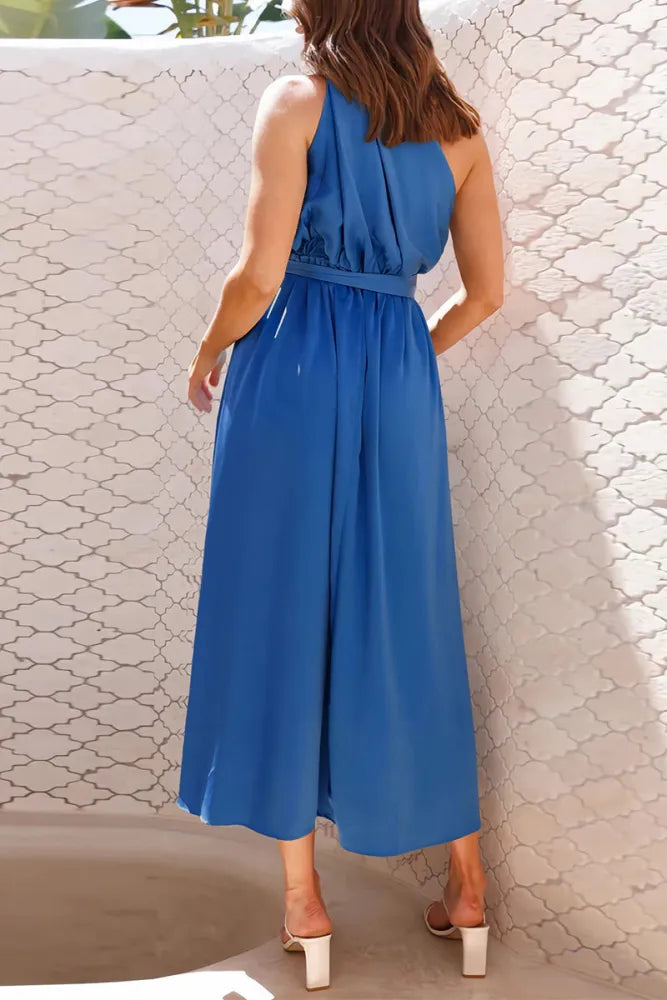 Levoire | Robes de soirée élégantes avec encolure inclinée et ornements d'accessoires métalliques solides