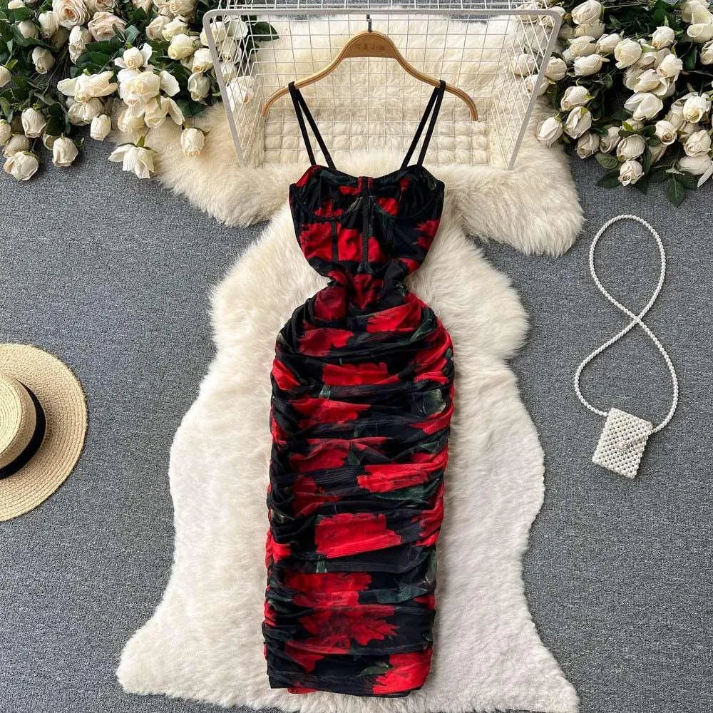 Levoire | Modèle de jupe étroite avec bretelles et ceinture à la taille Rouge et noir