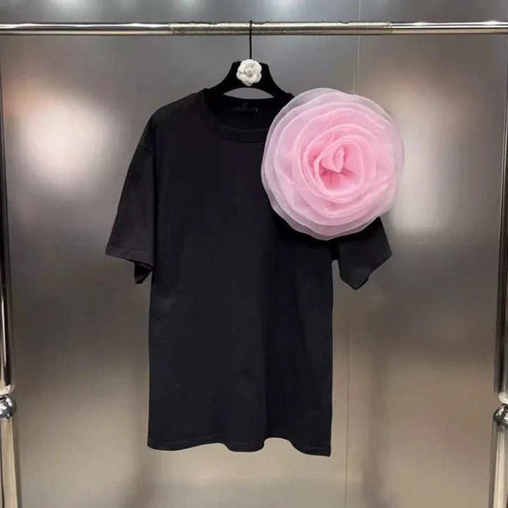Levoire | T-shirt décontracté à col rond avec grande fleur Fleurs roses noires