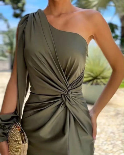 Levoire | Robe Slim Fit pour femmes en couleur unie, avec des bretelles diagonales et un nœud