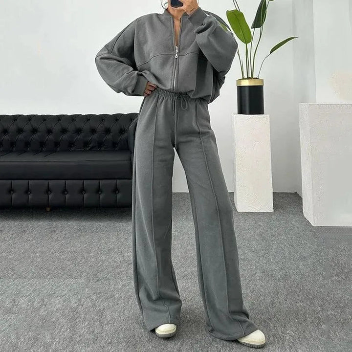 Levoire | Complété avec un pantalon décontracté et un pull zippé uni Gris