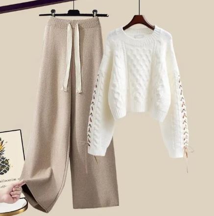 Levoire | Ensemble femme Pantalons khaki et pull blanc