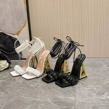 Levoire | Sonderform talons hauts avec une ceinture croisée pliée