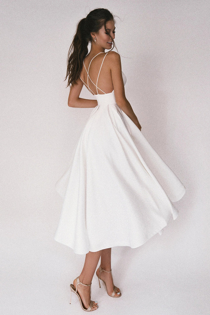 Levoire | Robe élégante à bretelles et col en V