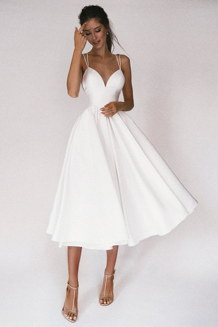 Levoire | Robe élégante à bretelles et col en V