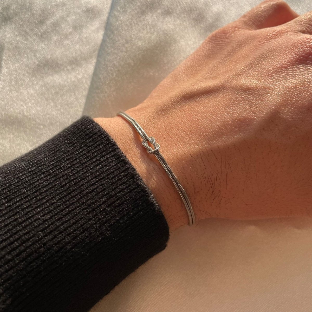 Levoire | Bracelet Minimaliste Nœud Amoureux