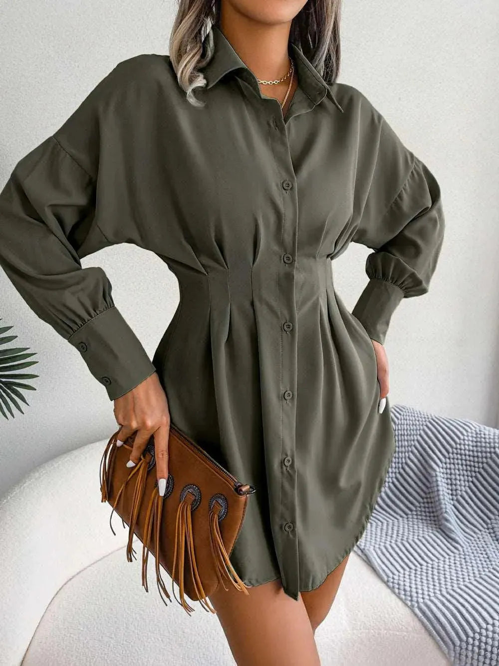 Levoire | Robe asymétrique, ajustée au corps avec des manches courtes