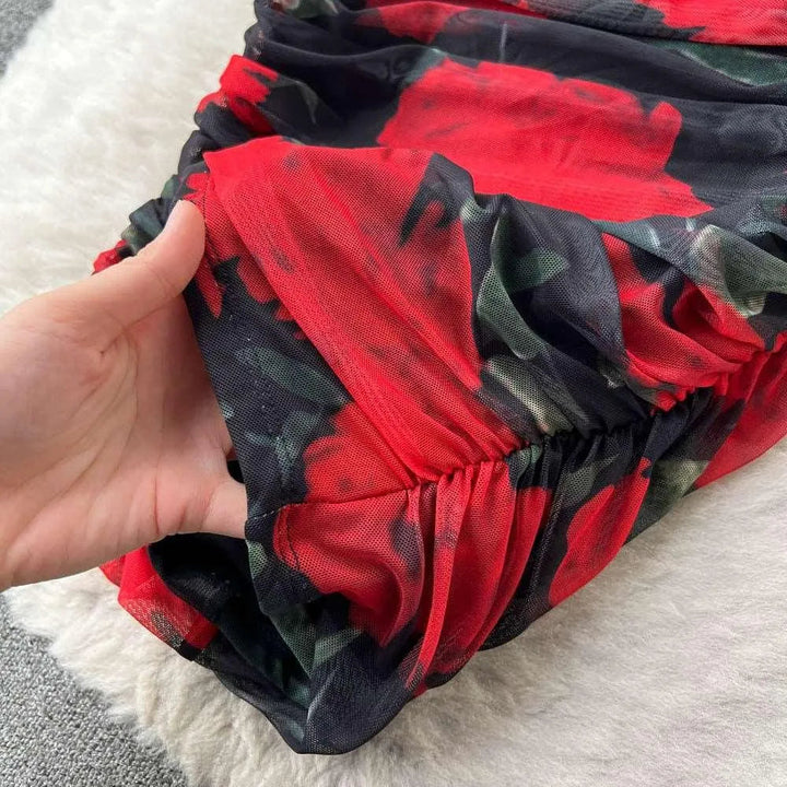 Levoire | Modèle de jupe étroite avec bretelles et ceinture à la taille