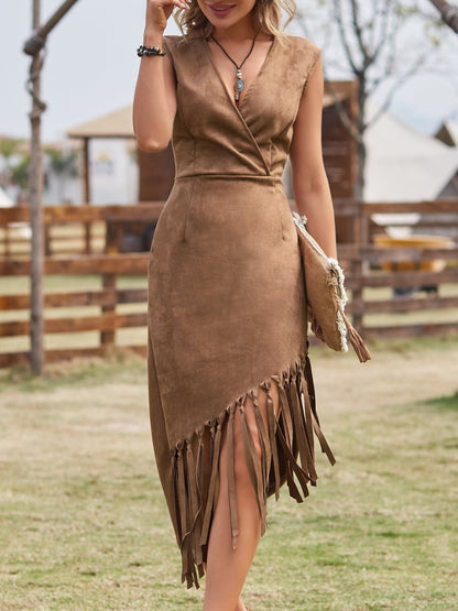 Levoire | Robe élégante pour femme avec décolleté en V et glands - Chameau