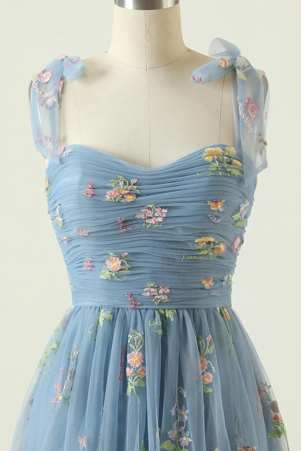 Levoire | Robe Élégante En Tulle Brodé Pour Occasions Festives