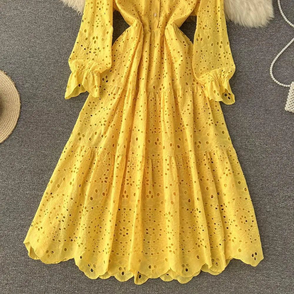 Levoire | Robe pour femmes avec découpe en dentelle et ouverture sur le devant