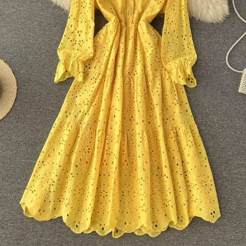 Levoire | Robe pour femmes avec découpe en dentelle et ouverture sur le devant