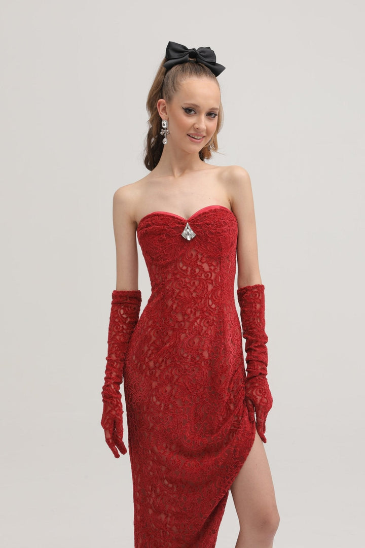 Levoire | Robe Midi Rouge Garnie (Avec Gants)